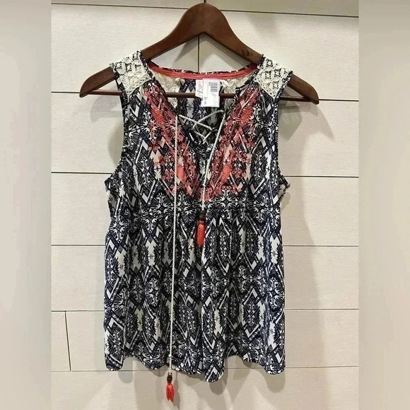 Exhilaration embroidered tank- medium - Picture 2 of 5